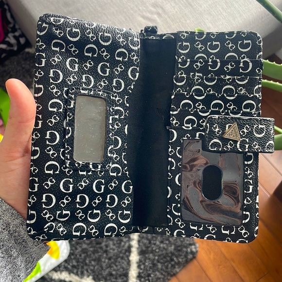 Guess wallet/phone holder - Picture 2 of 3